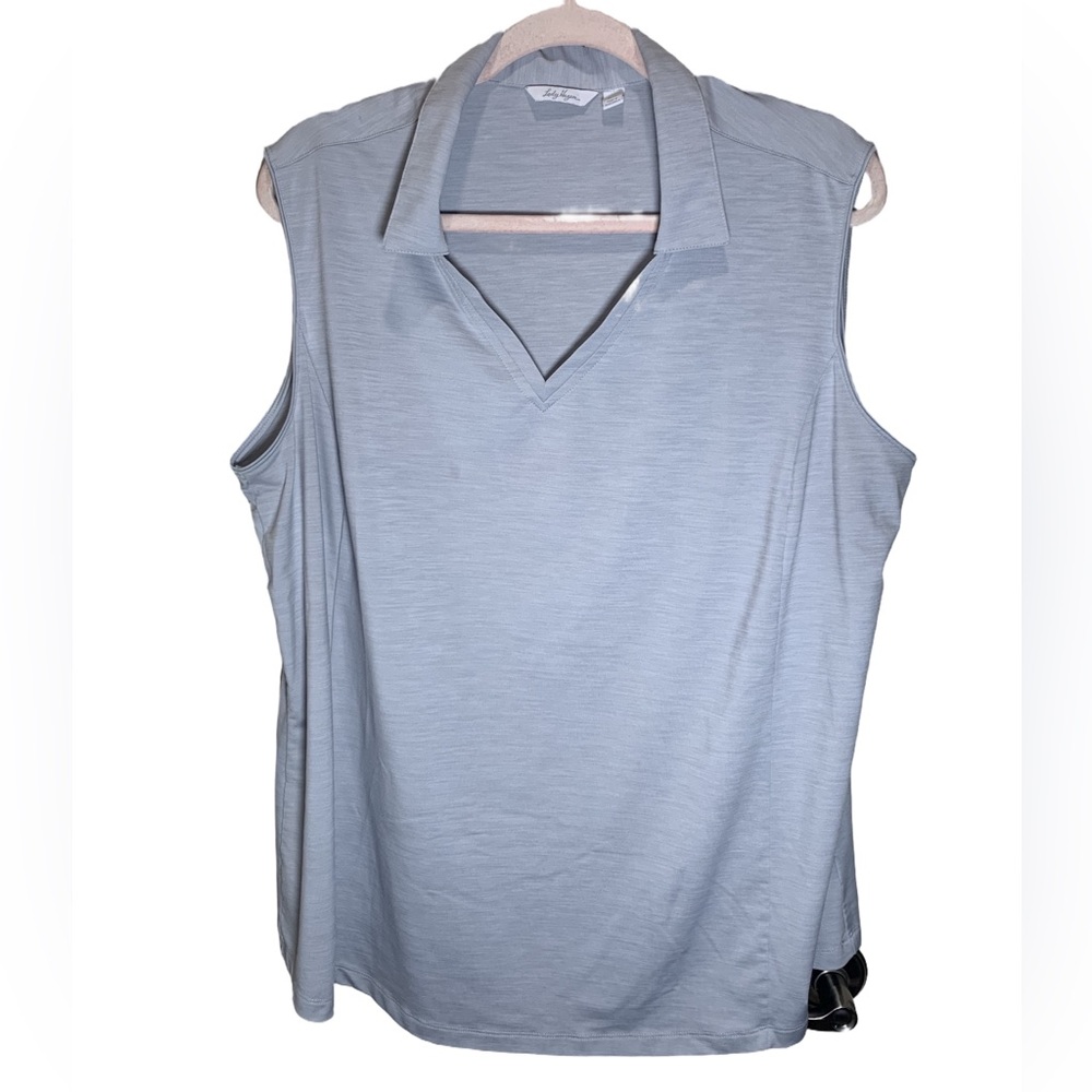 Lady Hagen light gray sleeveless v-neck collared top. Size 2X.